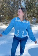 Load image into Gallery viewer, Blue lightweight knit jacket with lace Peter Pan collar and lace pocket outlines with zipper close up view 2