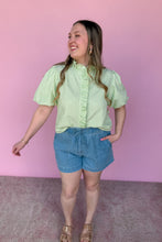 Load image into Gallery viewer, Britt Medium Wash Denim Shorts