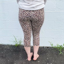 Load image into Gallery viewer, Karli Cropped Leggings
